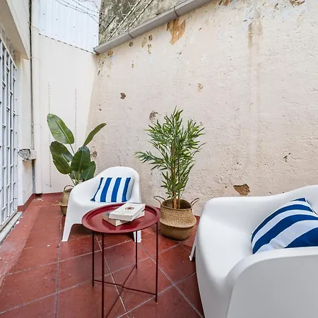 1d- Your Gateway To Lisbon, Walkable Streets, Local Flavours And Life Lisboa